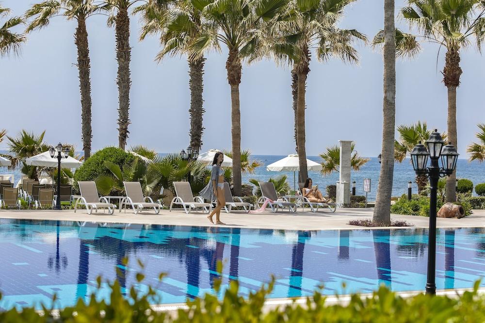 Aquamare Beach Hotel & Spa Paphos Esterno foto